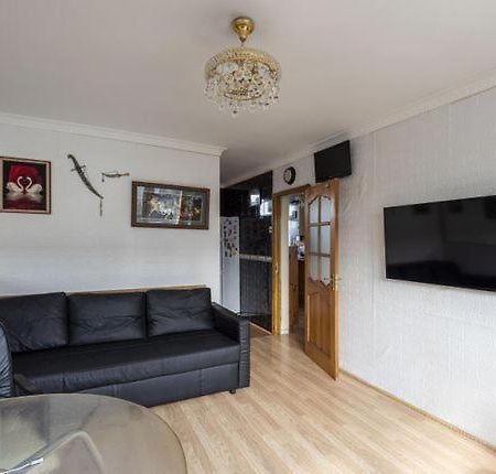 1 Bedroom Flat Close To City With Free Parking Arrangement 伦敦 外观 照片